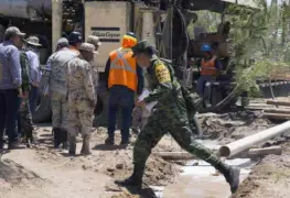 Familias de mineros atrapados en Coahuila, exigen ayuda de rescatistas del extranjero
