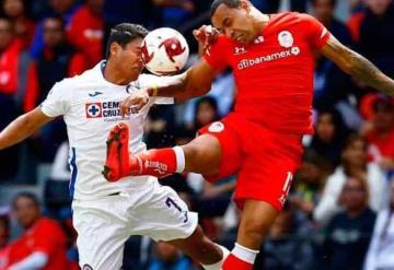 El VAR se roba el show en emocionante triunfo de Toluca ante Cruz Azul