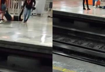 Video: Jóvenes arrastran a su amigo borracho por todo el metro de la CDMX para llevarlo a casa 