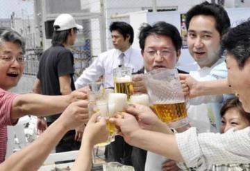 Japón lanza concurso para promover que los jóvenes beban más alcohol