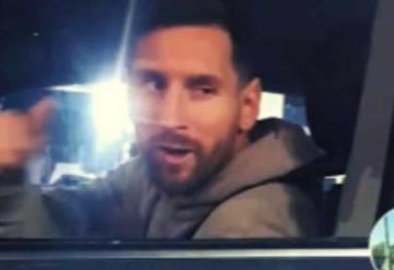 Messi sorprende a aficionado y le regala valioso momento en un semáforo