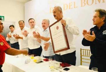 El gobernador encabezó la Celebración del Día del Bombero