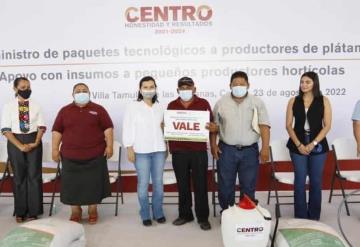 Yolanda Osuna Huerta realiza entrega de insumos y paquetes tecnológicos a productores chontales