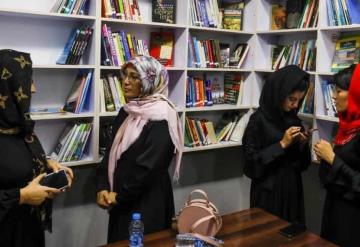 Activistas abren biblioteca para mujeres en Afganistán