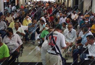 Más de 300 socios de la unión de taxis amarillos de Centro, acudieron a una asamblea extraordinaria