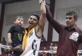 El boxeador cunduacanense Arturo "Furia" Gómez se alzó con la victoria en Tijuana