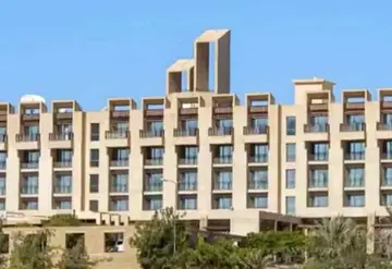 Hotel de lujo se derrumba por inundaciones en Pakistán