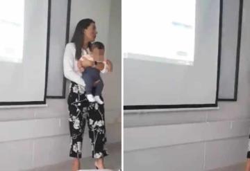 Maestra cuida al bebé de su alumna mientras da clase; video se hace viral