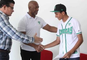 El pitcher tabasqueño José Aaron Sosa se encaminará al profesionalismo con Olmecas de Tabasco