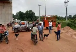 Cierran carretera y paralizan obra del Tren Maya en Balancán