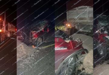 Fallece joven al impactar su camioneta en la parte trasera de un tracto camión en Balancán