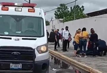 Muere adolescente electrocutado con cables de alta tensión que colgaban sobre una banqueta