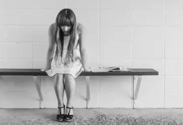 Joven es diagnosticada con distimia, uno de los tipos de depresión más difíciles de diagnosticar