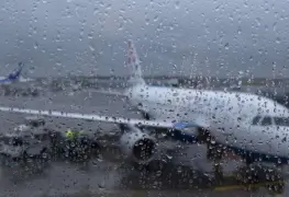 Aerolíneas suspenden vuelos hacia zonas turísticas por huracán ´Kay´