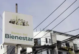 Acudió a cobrar su pensión a bordo de su Tesla, en Mérida