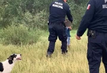 Policías de Hermosillo logran rescate de niño con reporte de extravío; fue hallado en un campo con su perro