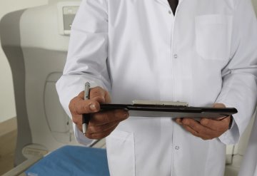 Médicos acusados por muerte de mujer embarazada en Polonia