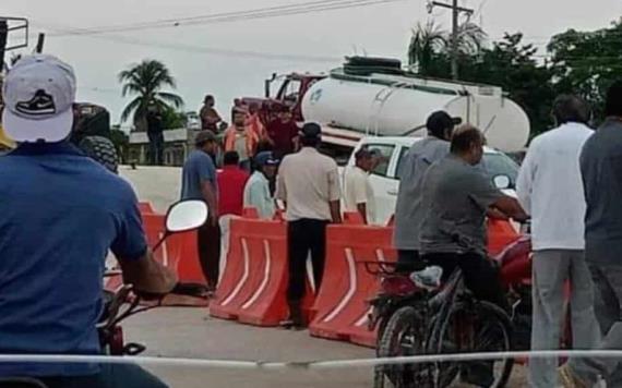 Habitantes de la Villa El Triunfo bloquean acceso a las obras del Tren Maya