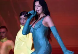 Sismo sorprende a Dua Lipa en CDMX