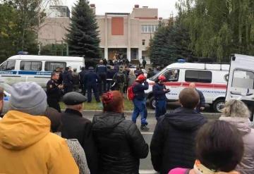 Atacante de una escuela en Rusia, llevaba una esvástica en su camiseta y se suicidó