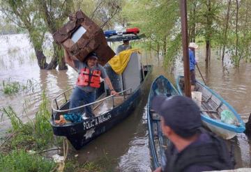 Continua la evacuación de familias afectadas en el ejido Villa de Jonuta