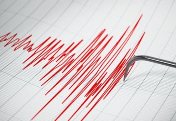 Un muerto y 25 heridos tras sismo de 5.9 en Indonesia