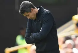 Raúl Jiménez se queda sin entrenador en los Wolves