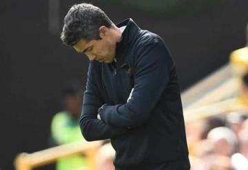 Raúl Jiménez se queda sin entrenador en los Wolves