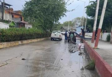 Protección Civil y SAS desalojan agua del Usumacinta en centro de Jonuta