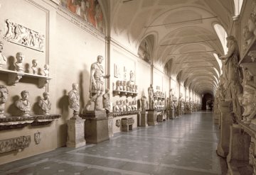 Detienen a un hombre por derribar dos bustos antiguos en los Museos Vaticanos