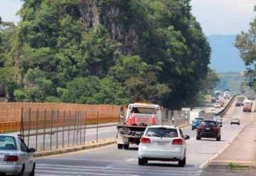 Delincuentes aprovechan accidente en la Veracruz-Puebla y asaltan a 40 automovilistas