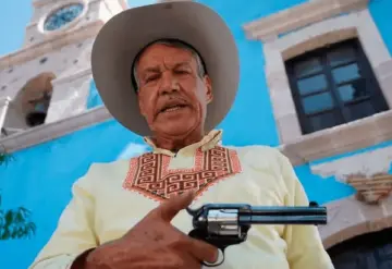 El ´Padre Pistolas´, predicaba armado, es suspendido por varias polémicas