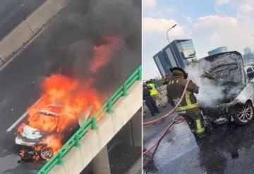 Se incendia auto en segundo piso del periférico en CDMX; no reportan lesionados