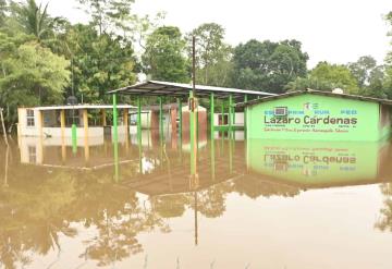 Desborda el rio Cumuapa e inunda al menos 6 comunidades en Huimanguillo