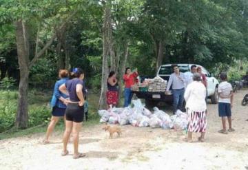 Llevan ayuda humanitaria a familias afectadas por inundación en Jonuta