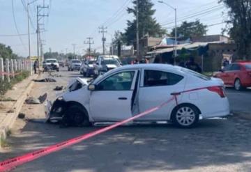 Atropella a ciclista y choca contra un poste: ambos pierden la vida 