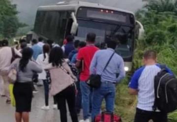 Derrapa autobús en la carretera Pichucalco-Teapa