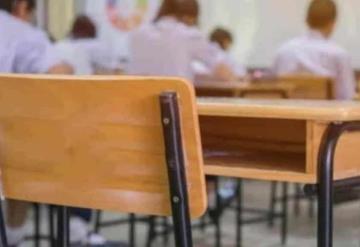 Alumna de secundaria intenta quitarse la vida bebiendo cloro en plena clase