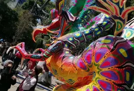 Desfile de Alebrijes Monumentales inunda de colores las calles de la Ciudad de México