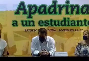 Programa Apadrina a un estudiante entregó 169 becas