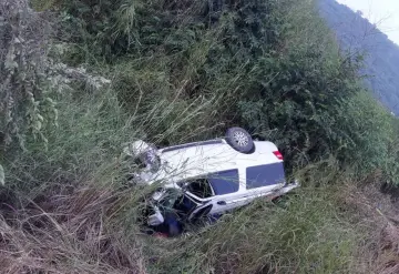 En Chiapas Guardia Nacional auxilia a personas migrantes durante accidente de carretero