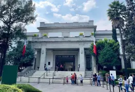 Policía intentó arrestar a joven que patinaba en Los Pinos