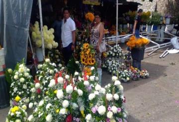 Comerciantes de flores esperan repunte en ventas por celebración de Día de Muertos