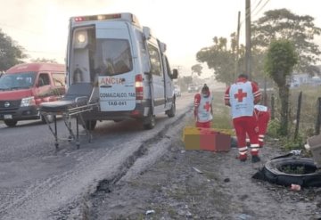 Trabajadora social que iba camino a su trabajo, se detuvo para ayudar a personas accidentadas