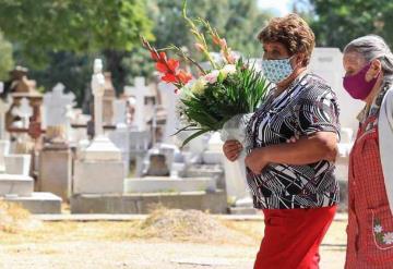 Tabasqueños tienen arraigada la tradición de adquirir la caja de muerto, pero crisis aumentó los precios