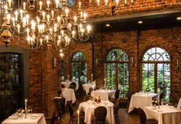 Acusan al restaurante más romántico de Nueva York de separar a comensales blancos de asiáticos
