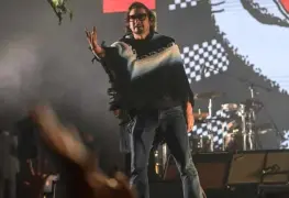 Zoé realiza homenaje a hermanas que murieron tras caer en coladera cuando iban a su concierto