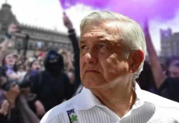 Borran consignas de marcha feminista del 25N en Zócalo previo a marcha de AMLO