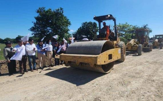 Inicia PEMEX pavimentación de un camino en la Ranchería Cantemoc, Nacajuca