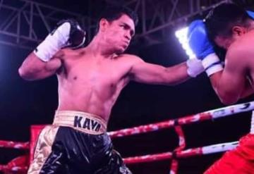 El peligroso boxeador chiapaneco Sergio "Kid" arrebatarle el título Nacional Gallo a Luis "Kiko" Guzmán